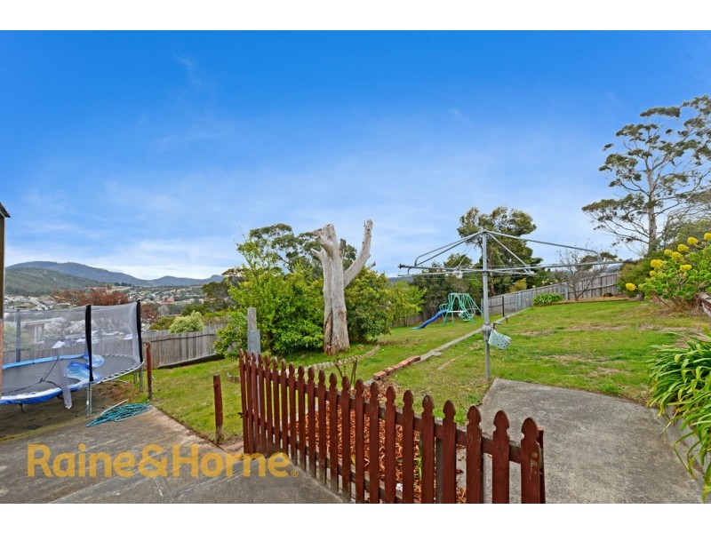 30 Karoola Road, Lindisfarne TAS 7015