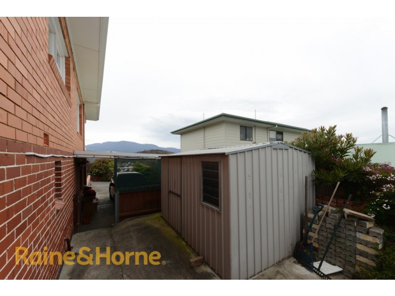 30 Karoola Road, Lindisfarne TAS 7015