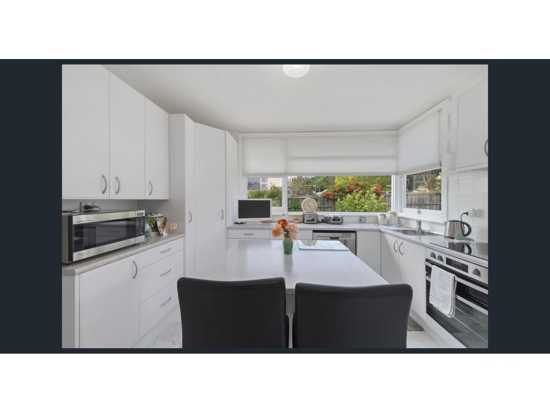 4 Milford Street, Lindisfarne TAS 7015