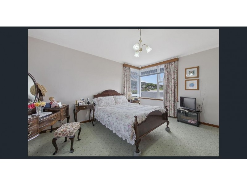 4 Milford Street, Lindisfarne TAS 7015