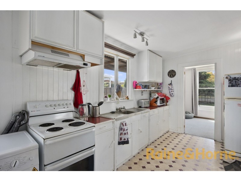 12 Raynors Road, Midway Point TAS 7171