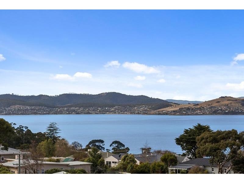 4 Atunga Street, Taroona TAS 7053