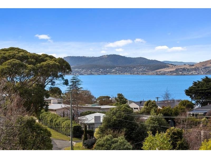 4 Atunga Street, Taroona TAS 7053