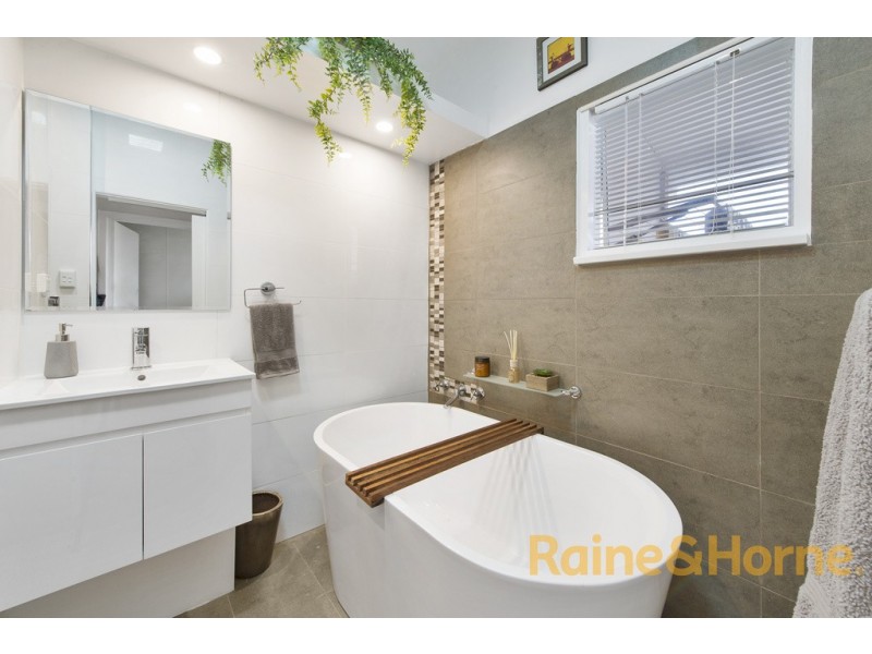 66 GORDONS HILL ROAD, Lindisfarne TAS 7015