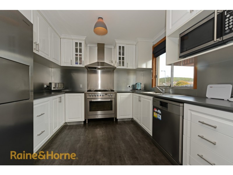 51 FONTAIN CIRCLE, Rokeby TAS 7019