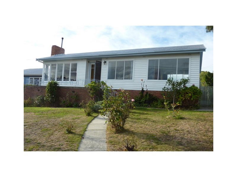 35 Corinna Road, Lindisfarne TAS 7015