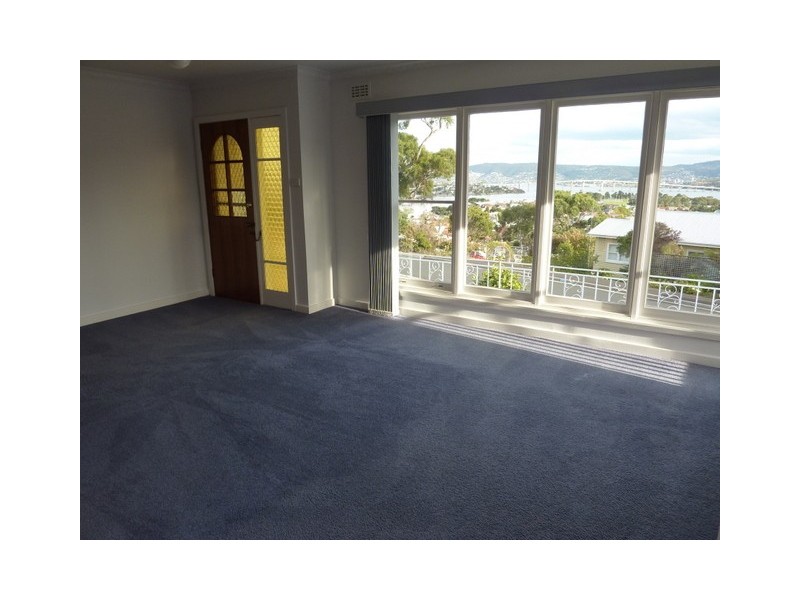 35 Corinna Road, Lindisfarne TAS 7015