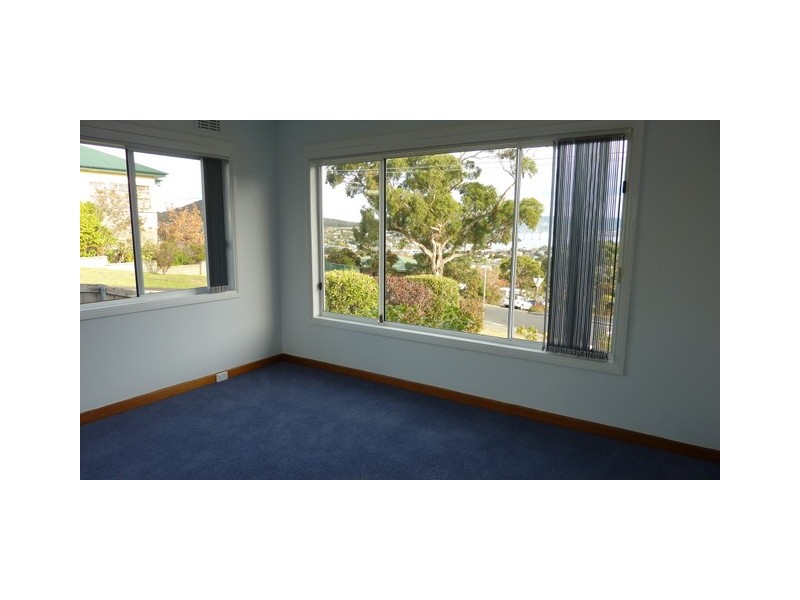 35 Corinna Road, Lindisfarne TAS 7015