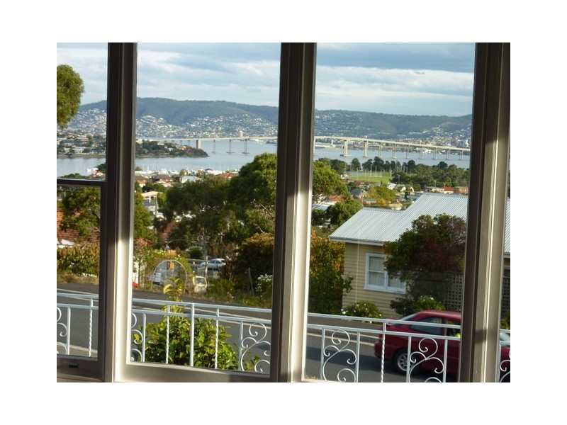 35 Corinna Road, Lindisfarne TAS 7015