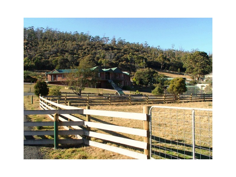277 Flagstaff Gully Road, Lindisfarne TAS 7015