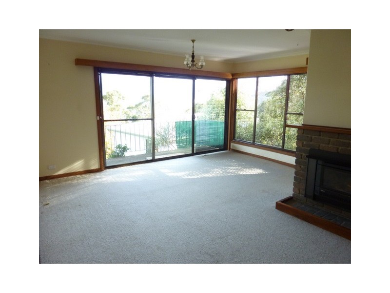 124 Karoola Road, Lindisfarne TAS 7015