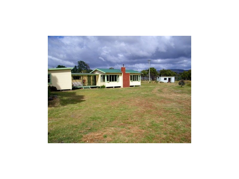 12 Spencer Street, Triabunna TAS 7190
