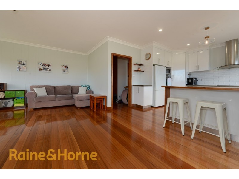109 Karoola Road, Lindisfarne TAS 7015