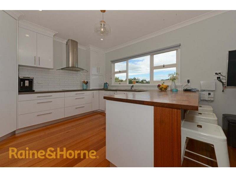 109 Karoola Road, Lindisfarne TAS 7015