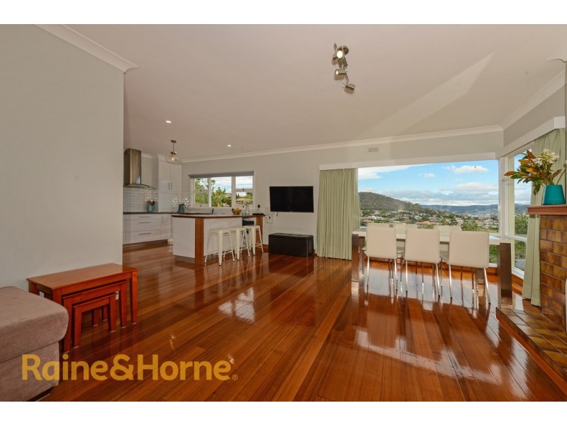 109 Karoola Road, Lindisfarne TAS 7015