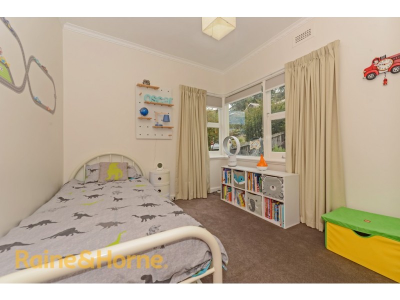 109 Karoola Road, Lindisfarne TAS 7015