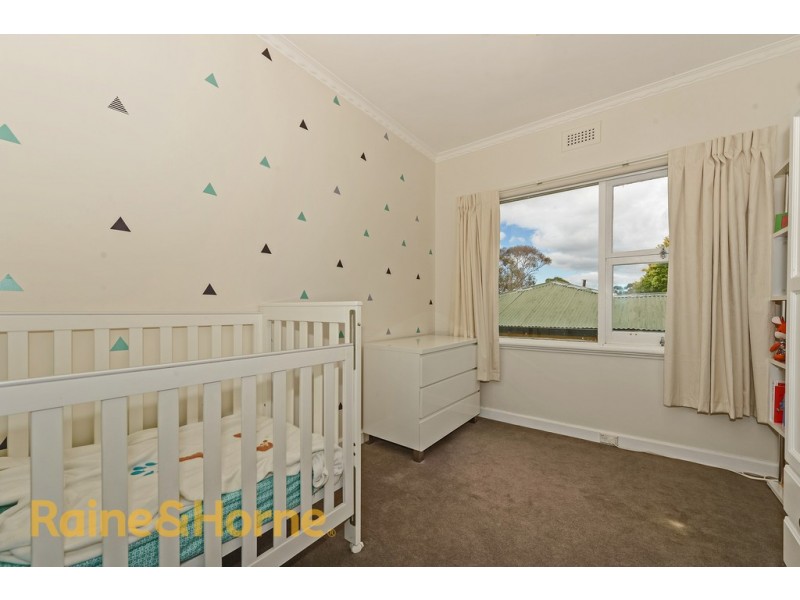109 Karoola Road, Lindisfarne TAS 7015