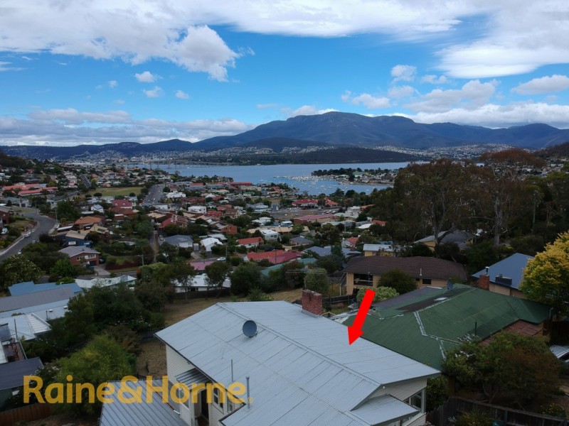 109 Karoola Road, Lindisfarne TAS 7015