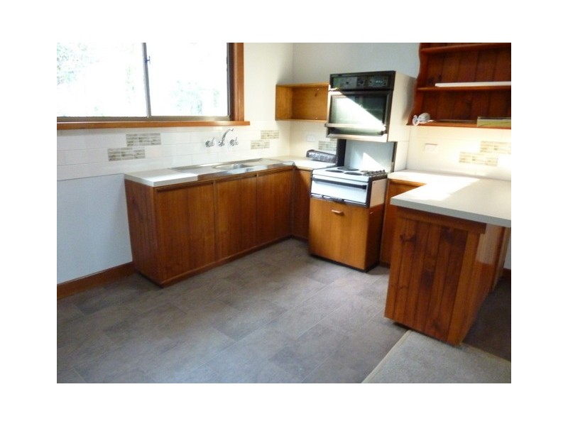 124 Karoola Road, Lindisfarne TAS 7015