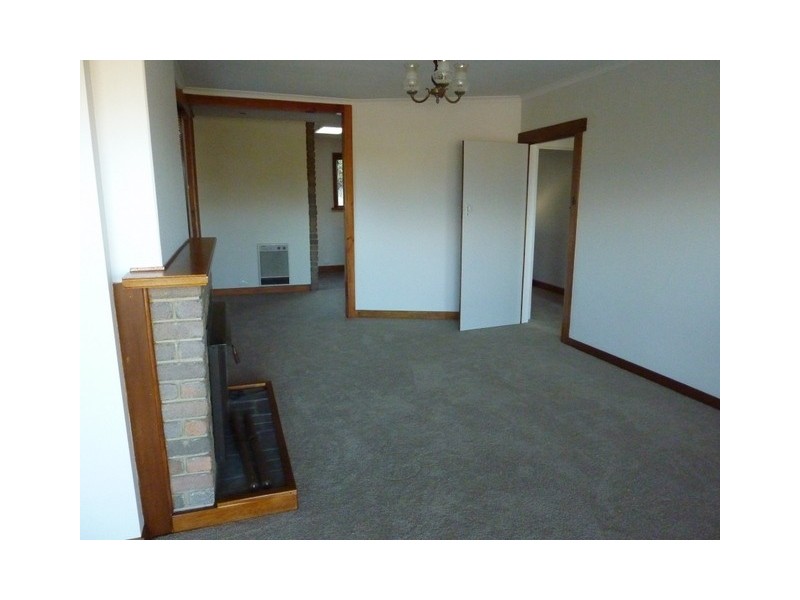124 Karoola Road, Lindisfarne TAS 7015