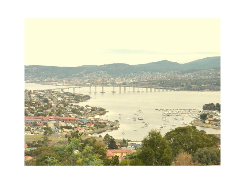 8/42 Sherwood Court, Lindisfarne TAS 7015