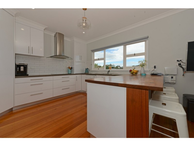 109 Karoola Road, Lindisfarne TAS 7015