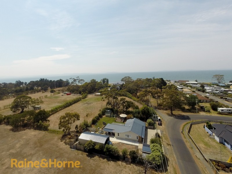 216 Roches Beach Road, Roches Beach TAS 7170