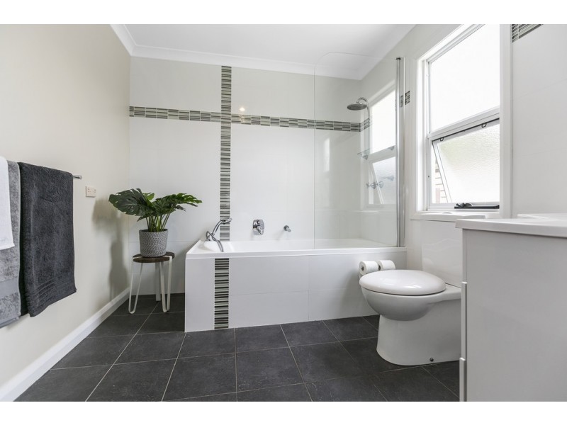 216 Roches Beach Road, Roches Beach TAS 7170