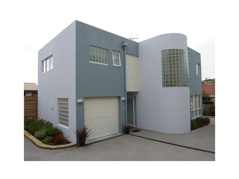 2/6 Ballawinne Road, Lindisfarne TAS 7015