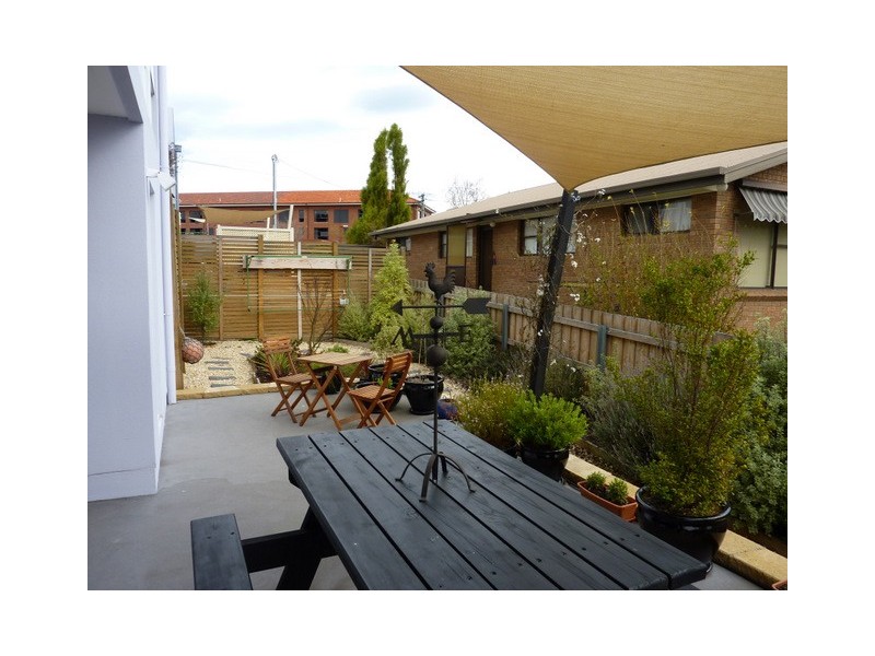 2/6 Ballawinne Road, Lindisfarne TAS 7015