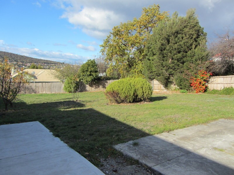 5 Raminea Road, Lindisfarne TAS 7015