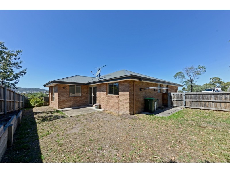 1 and 2/53 Emmaline Court, Rokeby TAS 7019