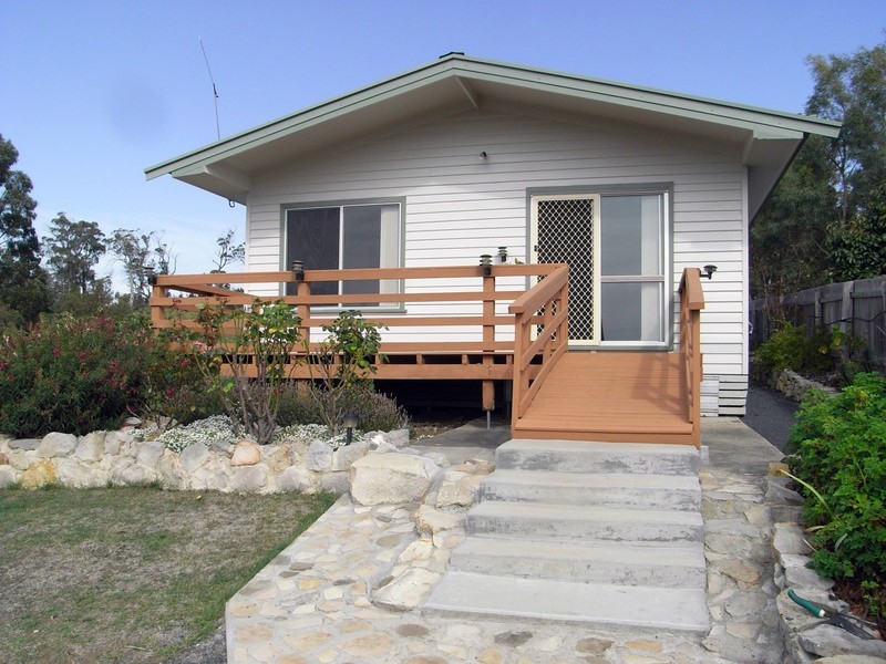 92 Barton Avenue, Triabunna TAS 7190