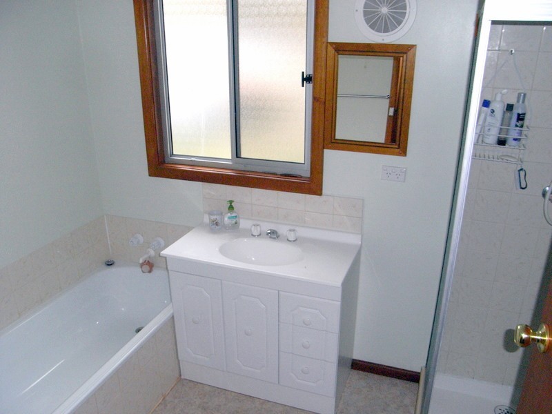 92 Barton Avenue, Triabunna TAS 7190