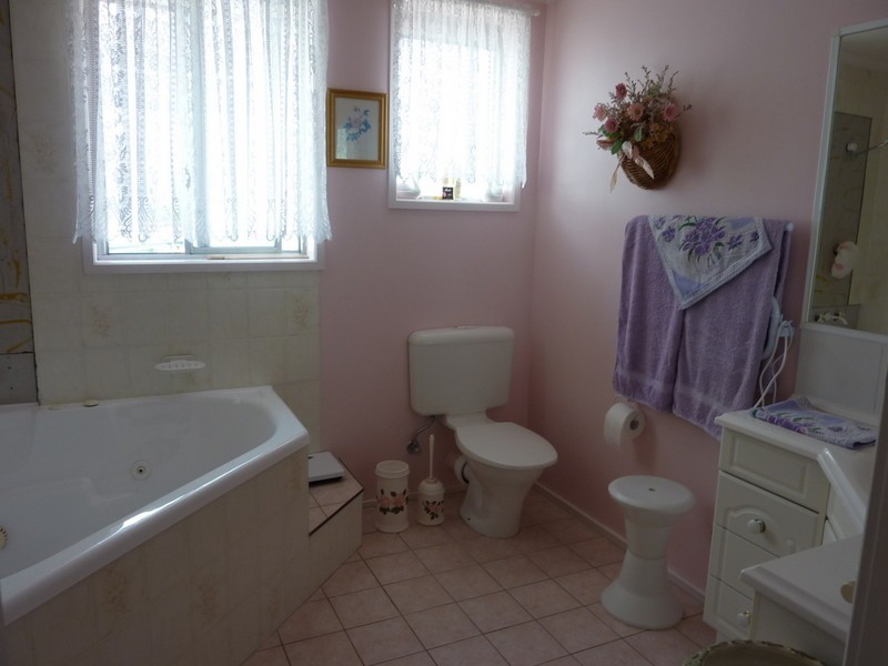 28 Chequers Street, Rokeby TAS 7019