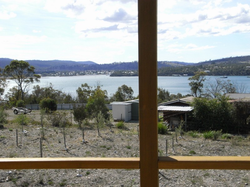 88 Barton Avenue, Triabunna TAS 7190