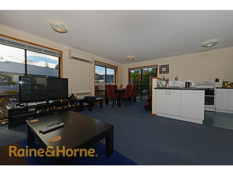 2/7 Erebus Street, Warrane TAS 7018