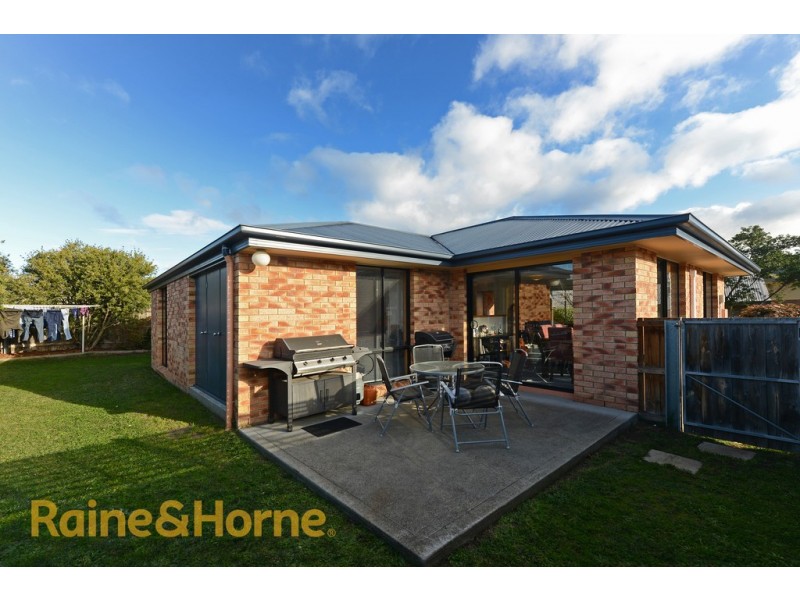 2/7 Erebus Street, Warrane TAS 7018