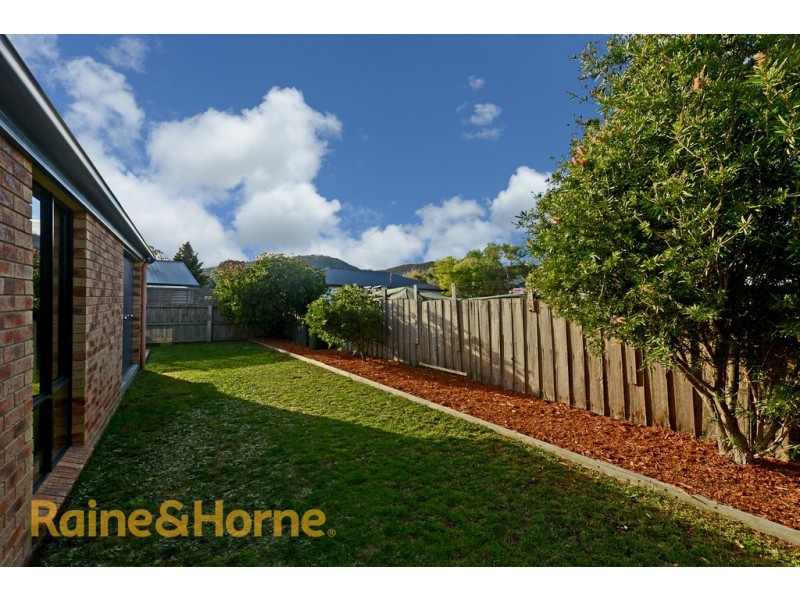 2/7 Erebus Street, Warrane TAS 7018