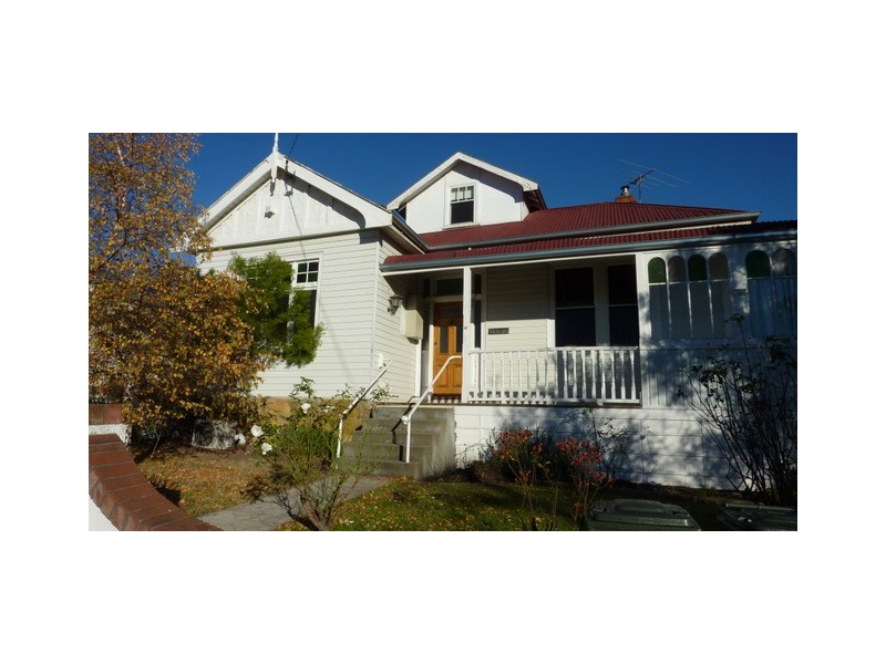 16 Wellington Street, Lindisfarne TAS 7015