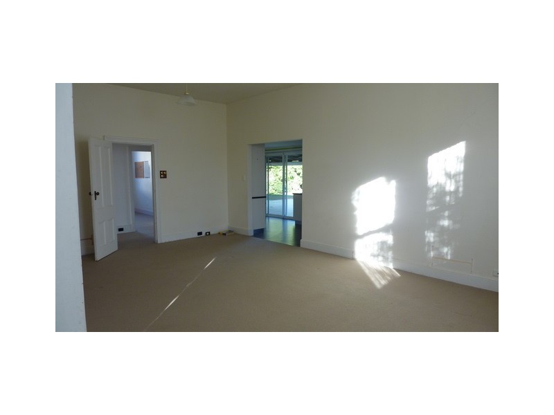 16 Wellington Street, Lindisfarne TAS 7015