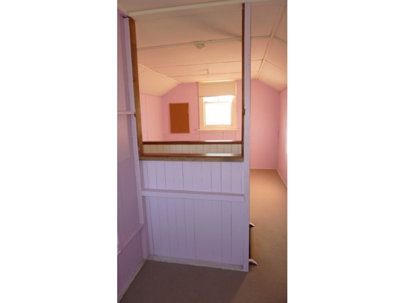 16 Wellington Street, Lindisfarne TAS 7015
