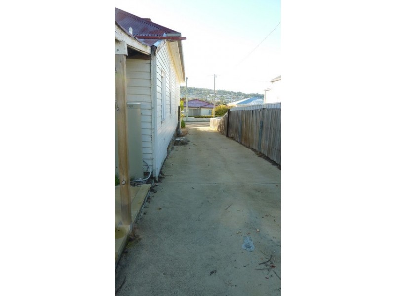 16 Wellington Street, Lindisfarne TAS 7015
