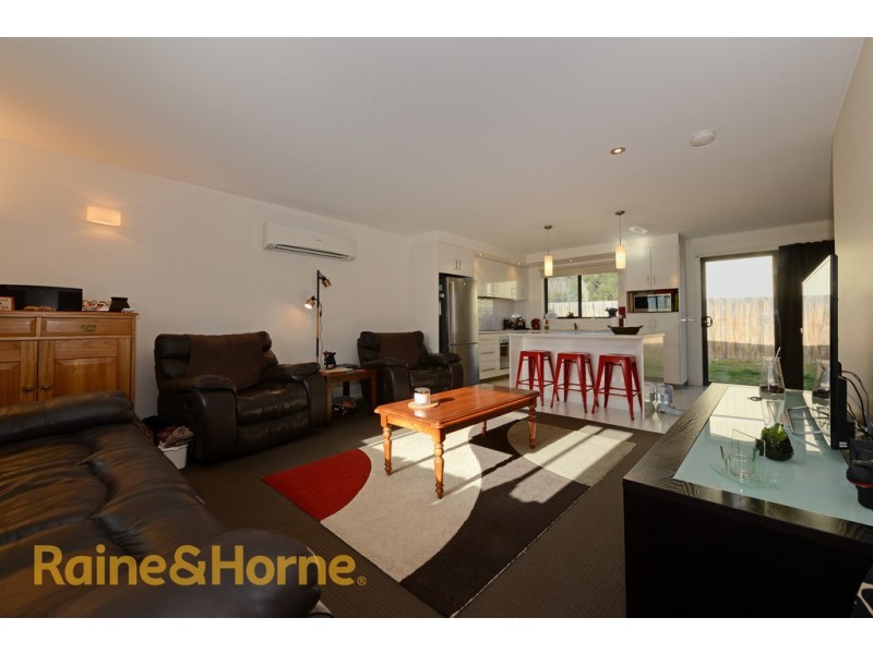 2/11 Ovata Close, Cambridge TAS 7170