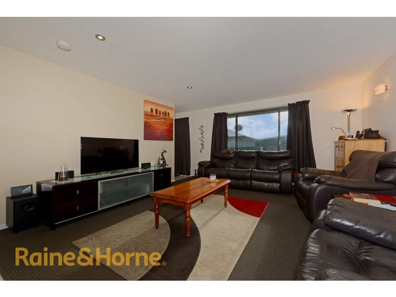 2/11 Ovata Close, Cambridge TAS 7170