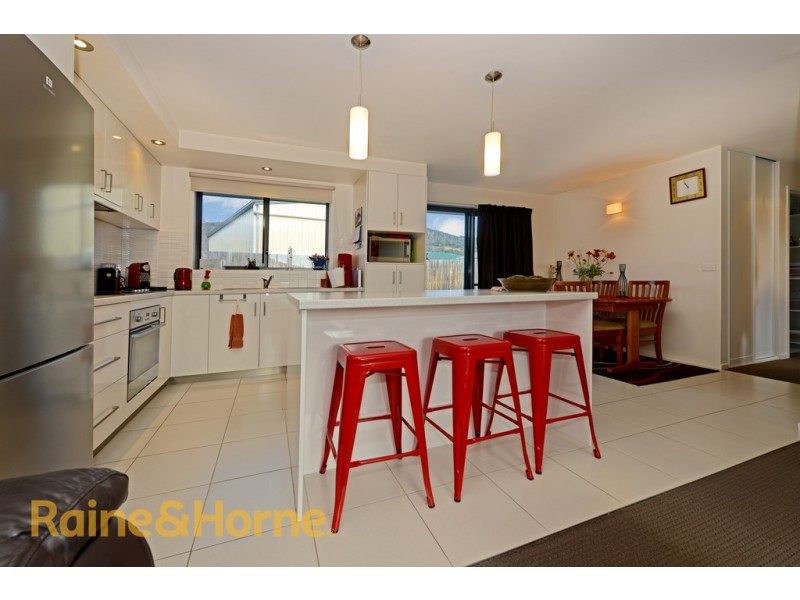 2/11 Ovata Close, Cambridge TAS 7170