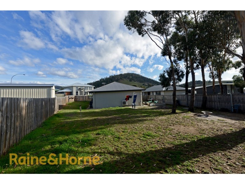 2/11 Ovata Close, Cambridge TAS 7170