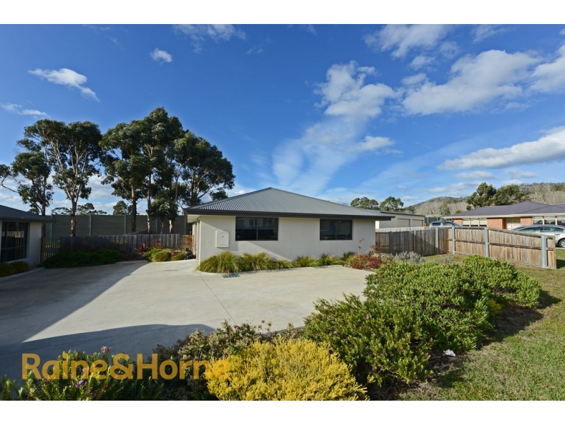 2/11 Ovata Close, Cambridge TAS 7170