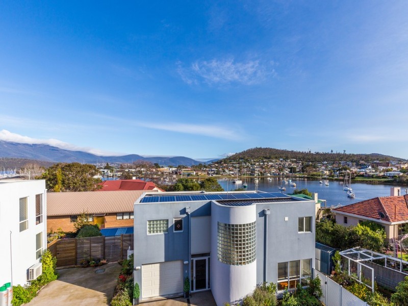 6/8 Ballawinnie Road, Lindisfarne TAS 7015
