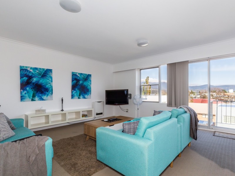 6/8 Ballawinnie Road, Lindisfarne TAS 7015